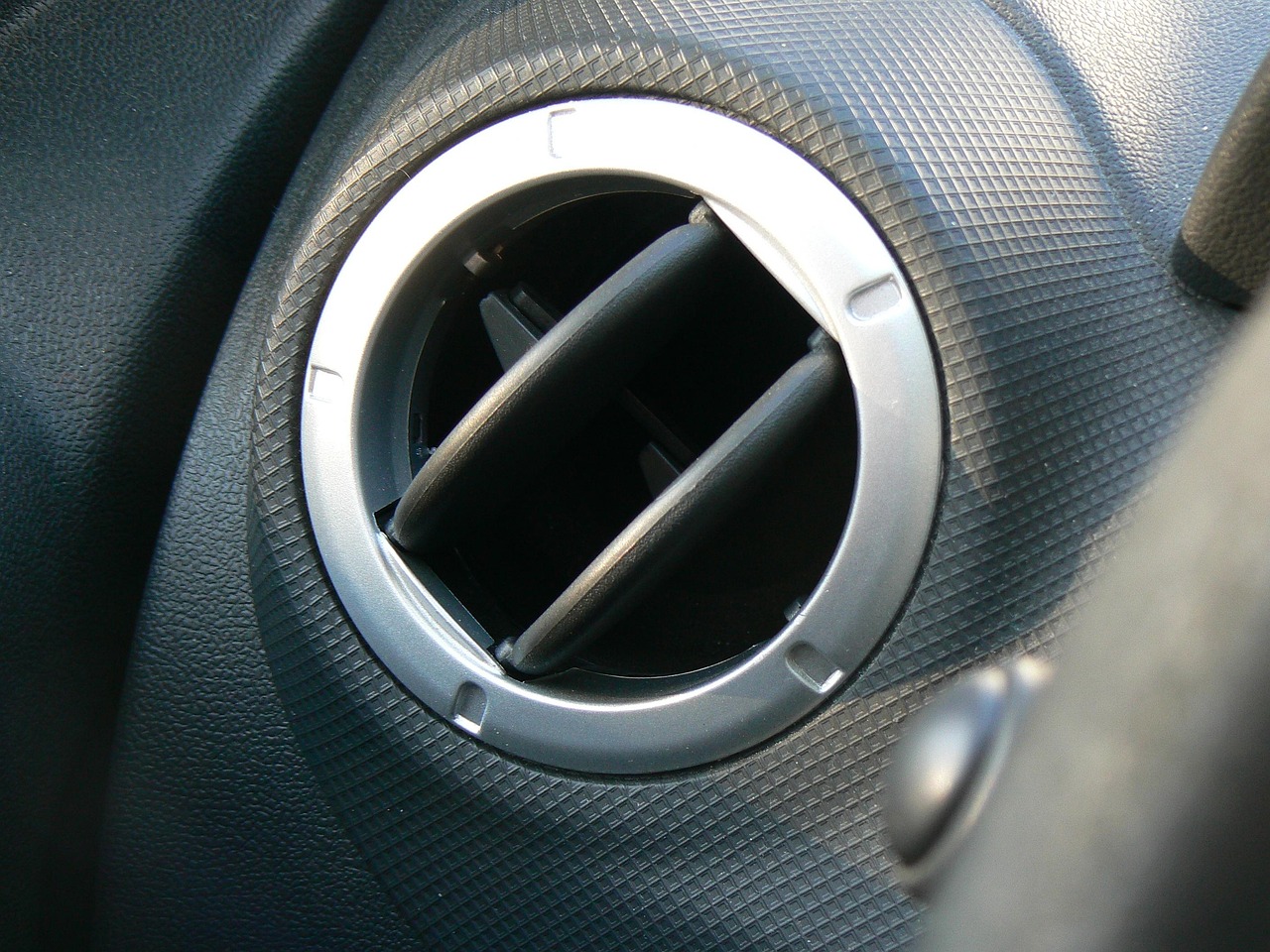 Comment se déroule la recharge de la climatisation d’une voiture ?